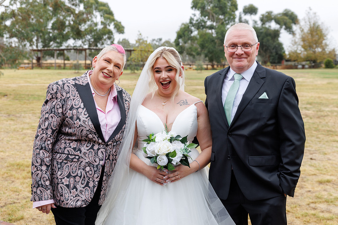 Madeleine and Daniel - Country Charm Weddings Photos