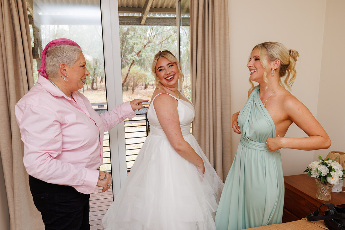 Madeleine and Daniel - Country Charm Weddings Photos
