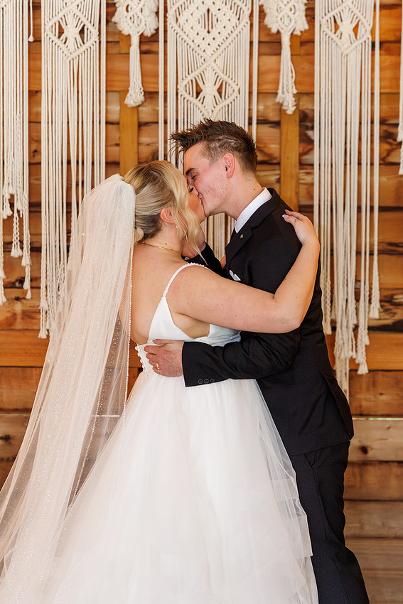 Madeleine and Daniel - Country Charm Weddings Photos