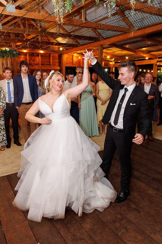 Madeleine and Daniel - Country Charm Weddings Photos