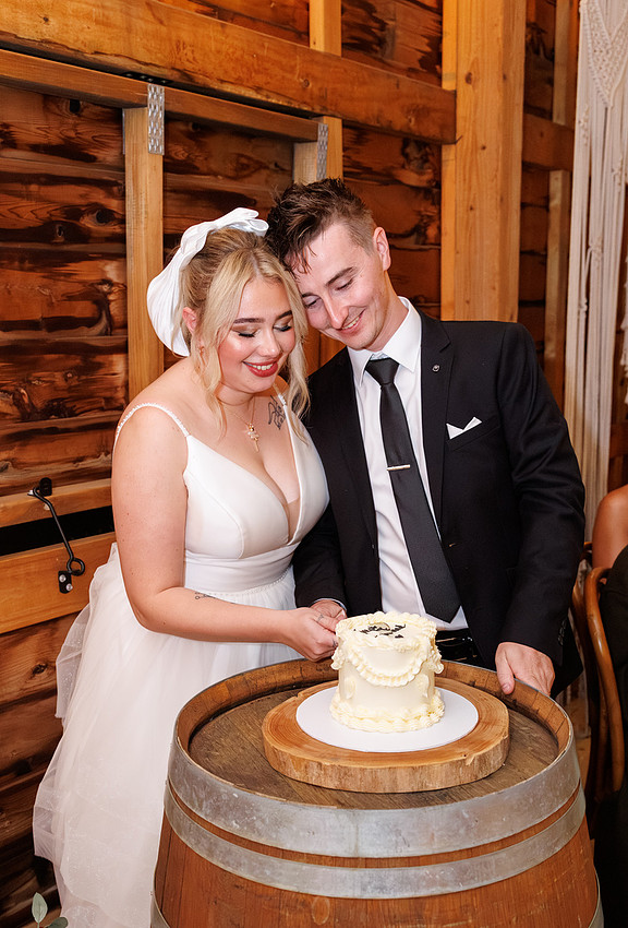 Madeleine and Daniel - Country Charm Weddings Photos