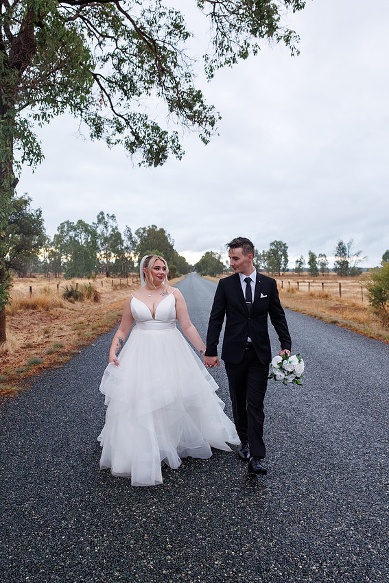 Madeleine and Daniel - Country Charm Weddings Photos
