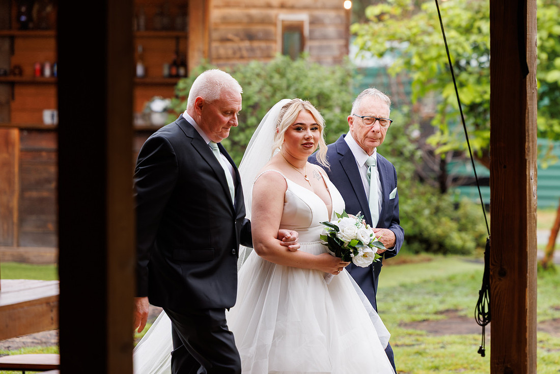 Madeleine and Daniel - Country Charm Weddings Photos