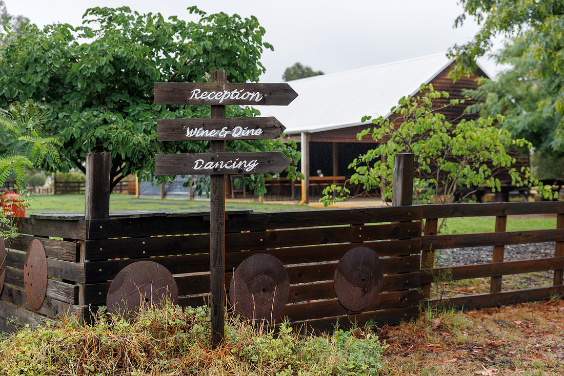 Madeleine and Daniel - Country Charm Weddings Photos