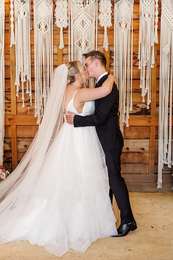 Madeleine and Daniel - Country Charm Weddings Photos
