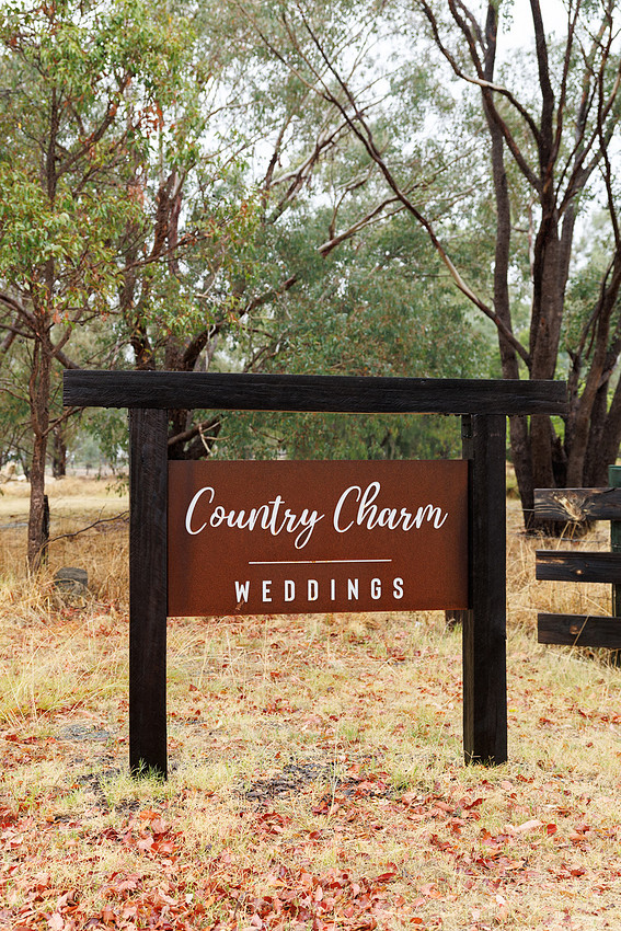 Madeleine and Daniel - Country Charm Weddings Photos