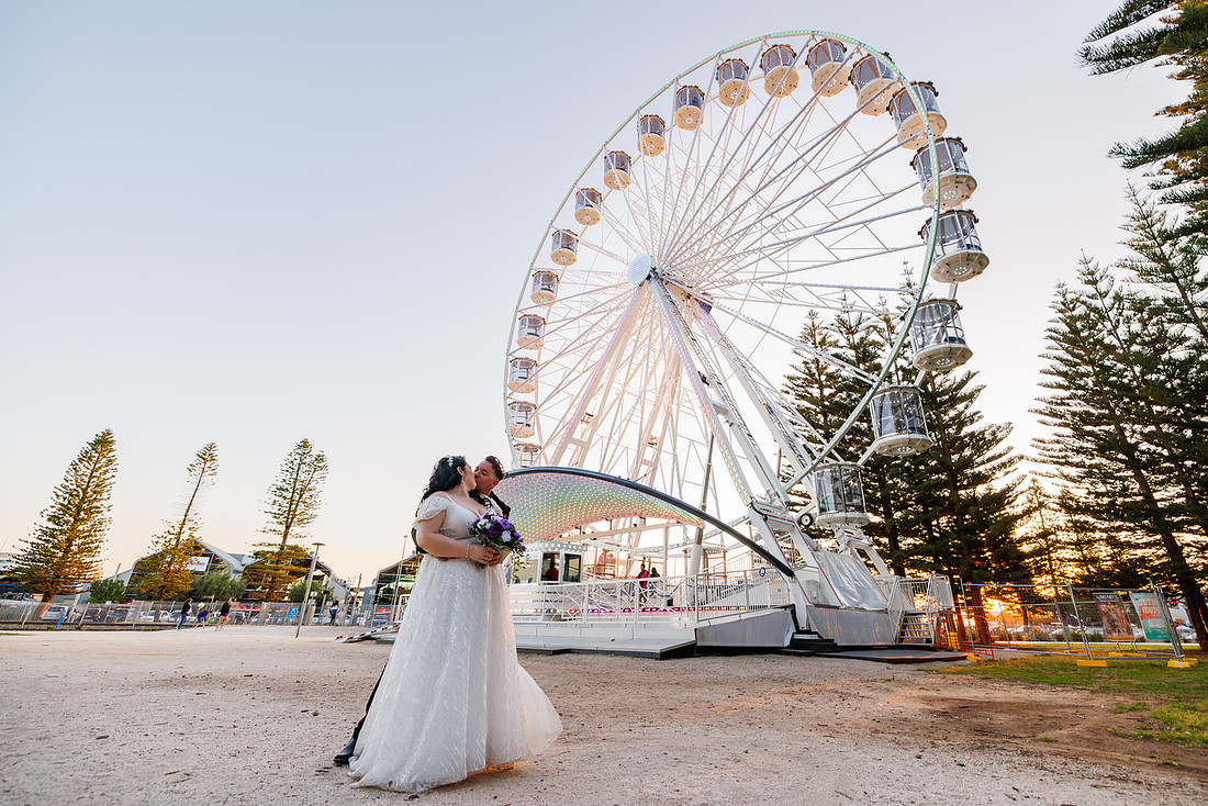 Fremantle Wedding Photographer - Wedding in Fremantle Ferris Wheel